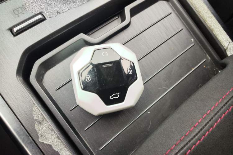 Used JETOUR Traveler 2023 2.0T All-Wheel-Drive CrossPRO Vehicle Key