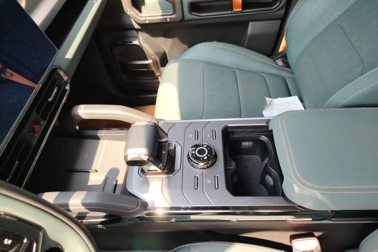 Used JETOUR Traveler 2023 1.5T Two-Wheel Drive Discovery PRO Gear Lever