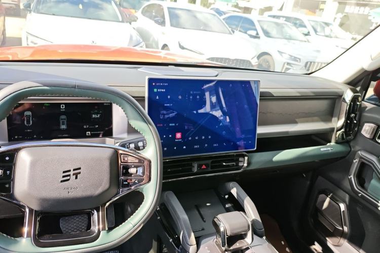 Used JETOUR Traveler 2023 1.5T Two-Wheel Drive Discovery PRO Center Console