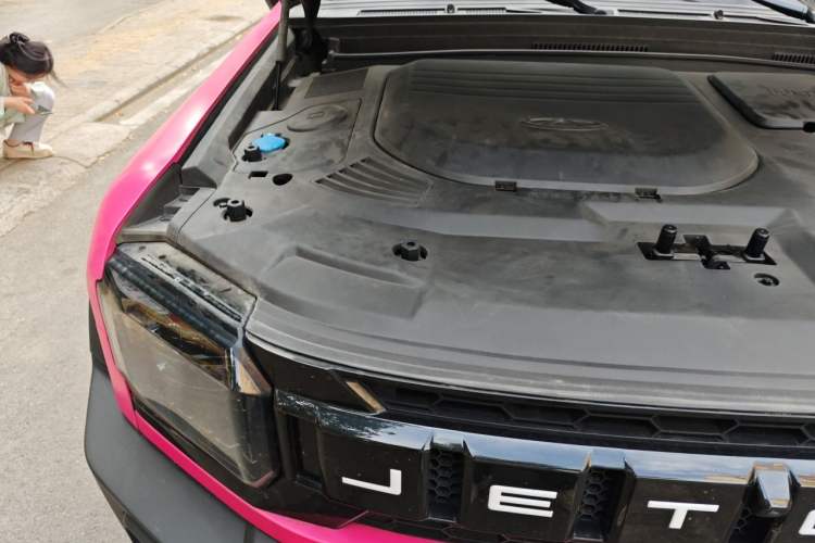 Used JETOUR Traveler 2023 2.0T All-Wheel Drive Conquer PRO Engine Bay Right