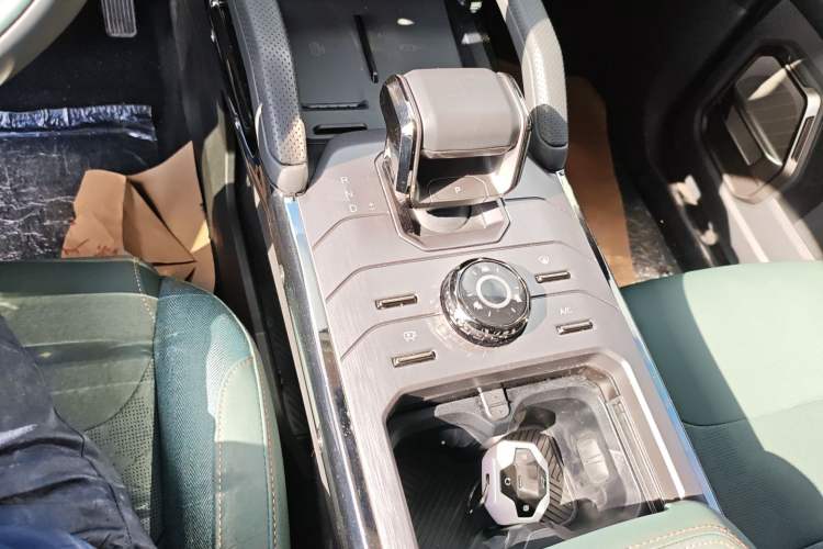 Used JETOUR Traveler 2023 1.5T Two-Wheel Drive Discovery PRO Gear Lever