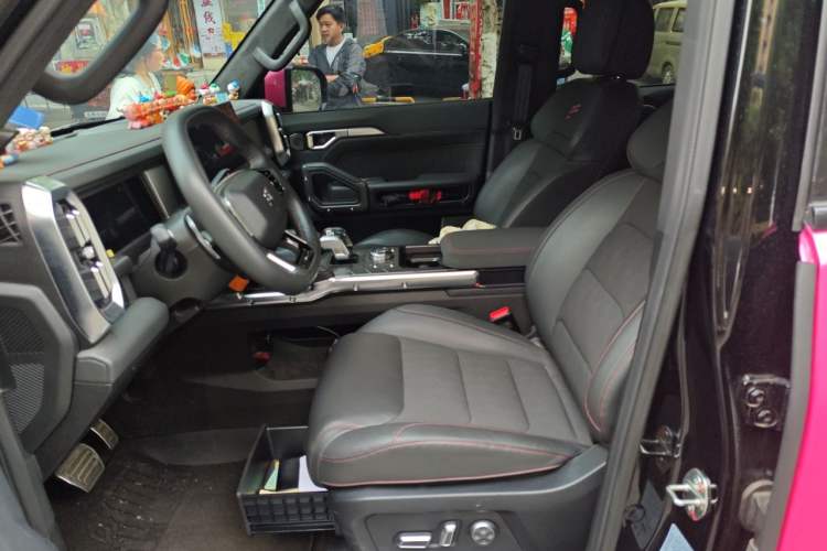 Used JETOUR Traveler 2023 2.0T All-Wheel Drive Conquer PRO Left Front Seat
