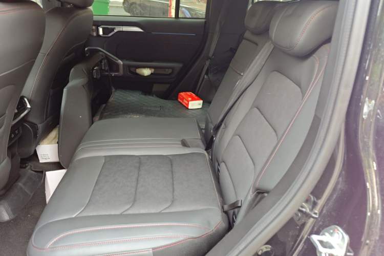 Used JETOUR Traveler 2023 2.0T All-Wheel Drive Conquer PRO Left Rear Seat