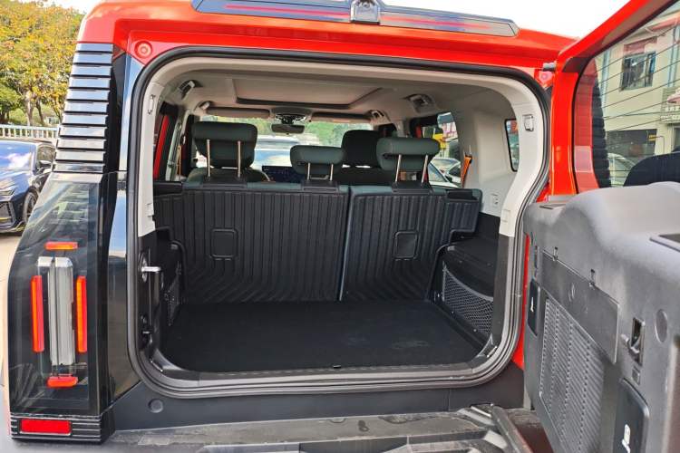 Used JETOUR Traveler 2023 1.5T Two-Wheel Drive Discovery PRO Trunk