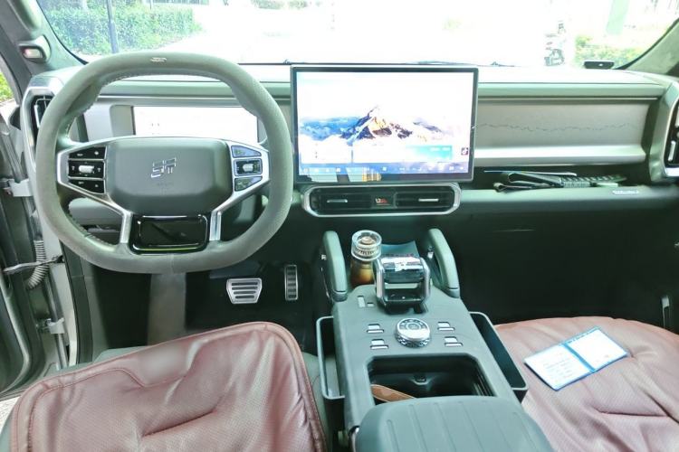 Used JETOUR Traveler 2023 2.0T All-Wheel Drive Conquer PRO Center Console