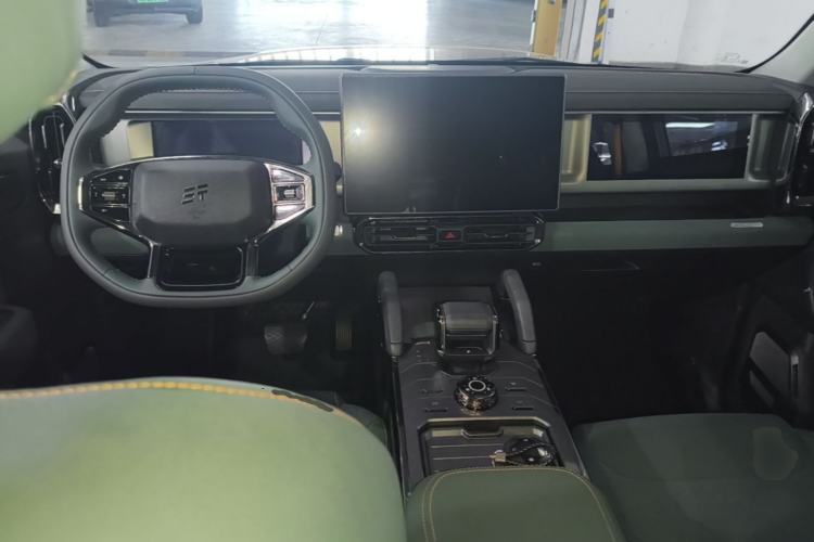 Used JETOUR Traveler 2023 1.5T Two-Wheel Drive Discovery PRO Center Console