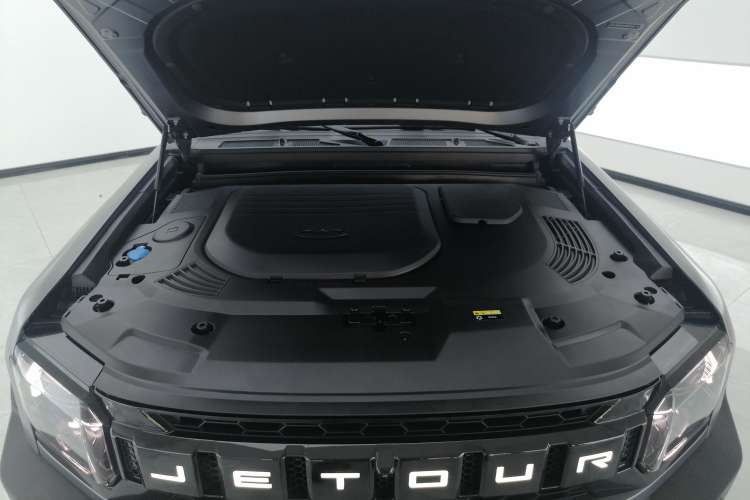 Used JETOUR Traveler 2023 2.0T All-Wheel-Drive CrossPRO Engine Bay