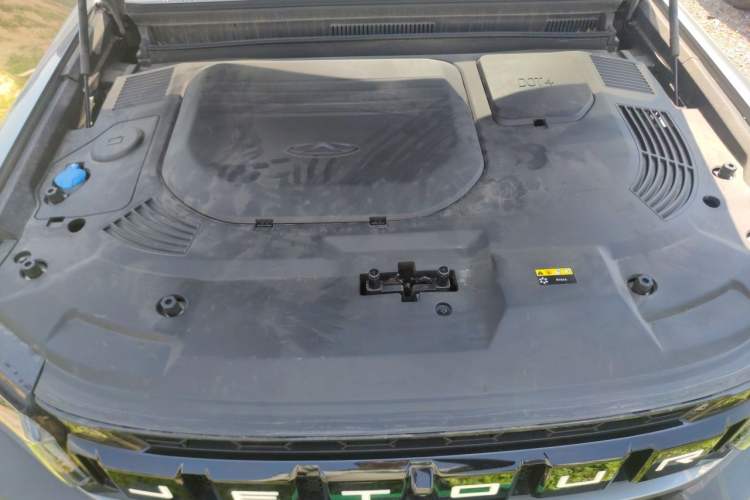 Used JETOUR Traveler 2023 2.0T All-Wheel-Drive CrossPRO Engine Bay