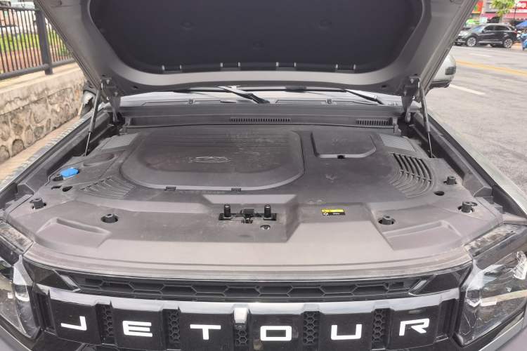 Used JETOUR Traveler 2023 2.0T All-Wheel Drive Conquer PRO Engine Bay