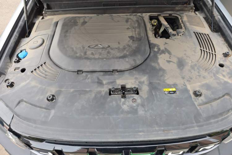 Used JETOUR Traveler 2023 2.0T All-Wheel-Drive CrossPRO Engine Bay