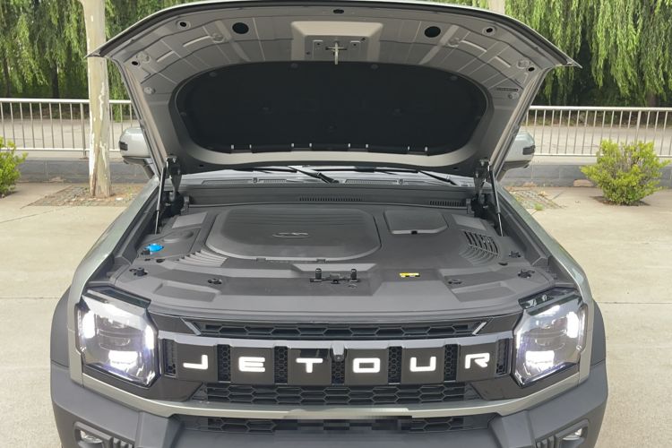 Used JETOUR Traveler 2023 2.0T All-Wheel Drive Conquer PRO Engine Bay