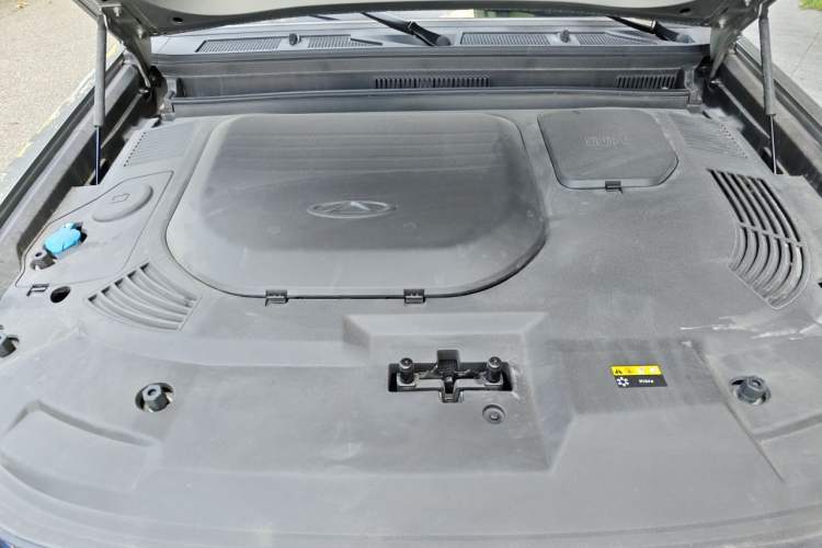 Used JETOUR Traveler 2023 2.0T All-Wheel Drive Conquer PRO Engine Bay