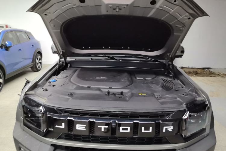 Used JETOUR Traveler 2023 2.0T Four-Wheel Drive Conqueror Engine Bay