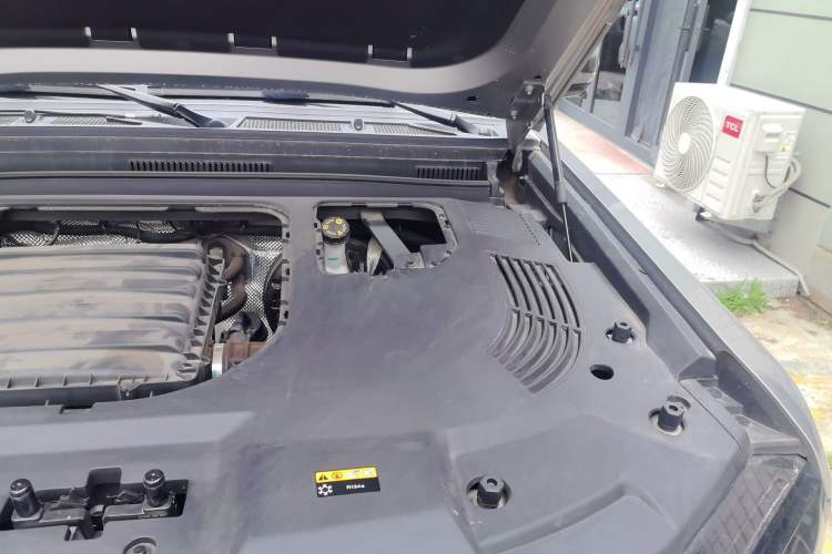 Used JETOUR Traveler 2023 2.0T All-Wheel-Drive CrossPRO Engine Bay Left