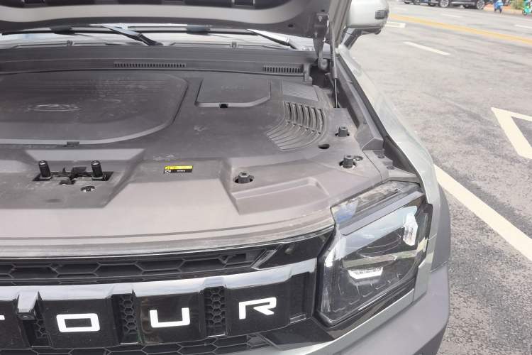 Used JETOUR Traveler 2023 2.0T All-Wheel Drive Conquer PRO Engine Bay Left