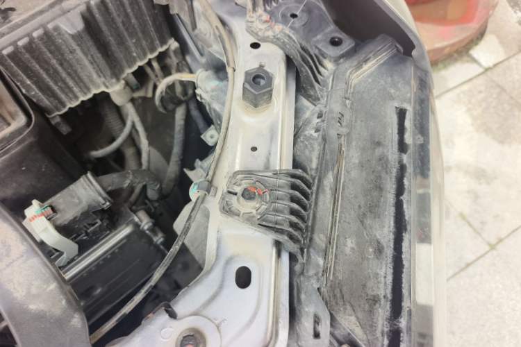 Used JETOUR Traveler 2023 2.0T All-Wheel-Drive CrossPRO Engine Bay Left