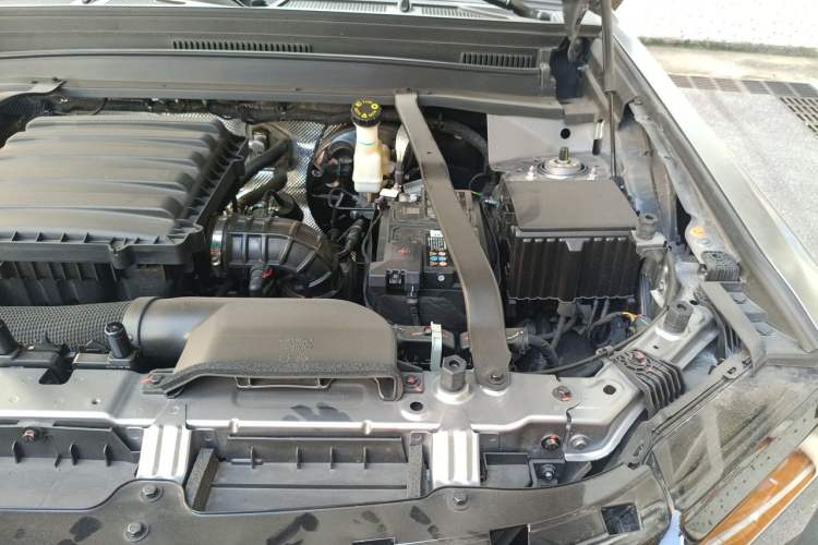 Used JETOUR Traveler 2023 2.0T All-Wheel-Drive CrossPRO Engine Bay Left
