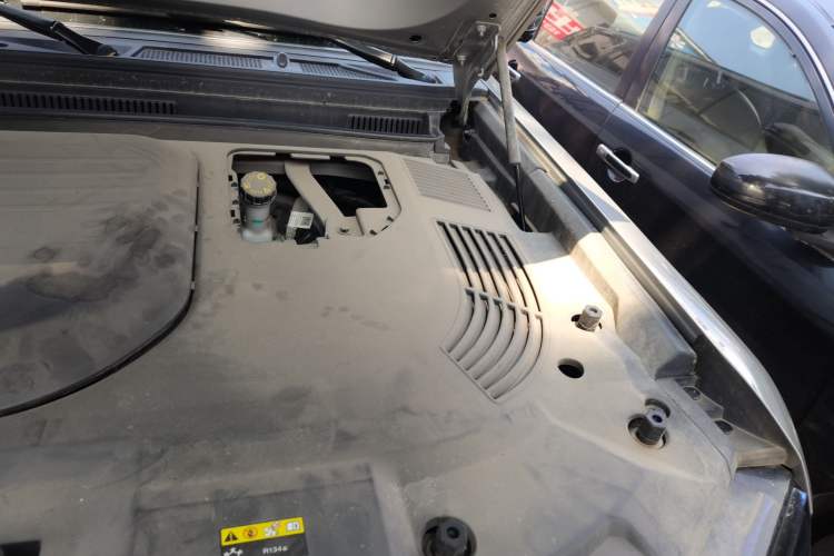 Used JETOUR Traveler 2023 2.0T Four-Wheel Drive Conqueror Engine Bay Left