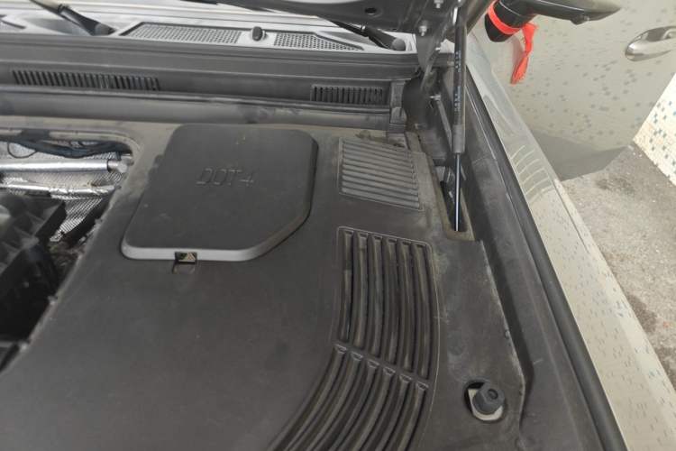 Used JETOUR Traveler 2023 2.0T All-Wheel-Drive CrossPRO Engine Bay Left