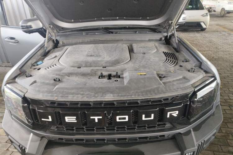 Used JETOUR Traveler 2023 2.0T All-Wheel-Drive CrossPRO Engine Bay