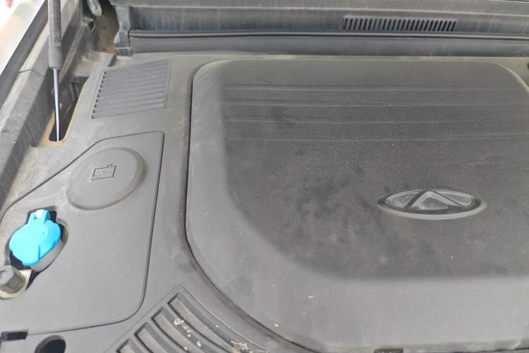 Used JETOUR Traveler 2023 2.0T Four-Wheel Drive Conqueror Engine Bay Right