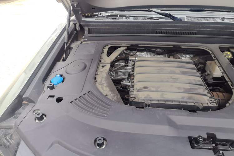 Used JETOUR Traveler 2023 2.0T All-Wheel-Drive CrossPRO Engine Bay Right