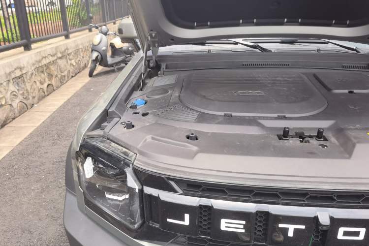 Used JETOUR Traveler 2023 2.0T All-Wheel Drive Conquer PRO Engine Bay Right
