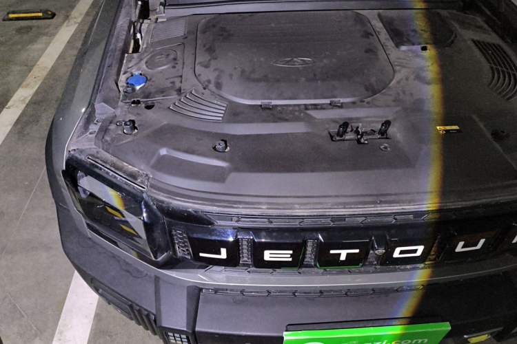 Used JETOUR Traveler 2023 2.0T Four-Wheel Drive Conqueror Engine Bay Right