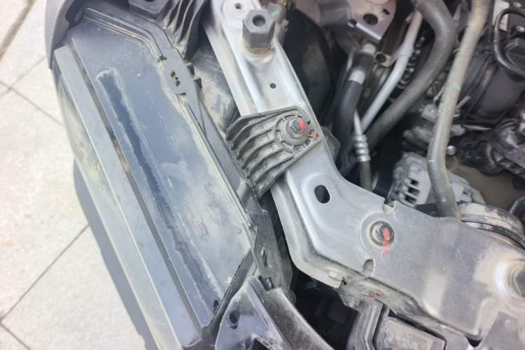 Used JETOUR Traveler 2023 2.0T All-Wheel-Drive CrossPRO Engine Bay Right