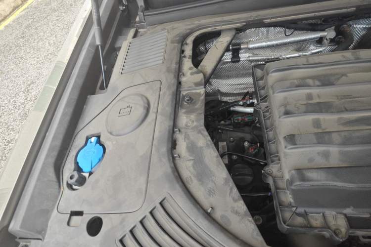 Used JETOUR Traveler 2023 2.0T All-Wheel-Drive CrossPRO Engine Bay Right
