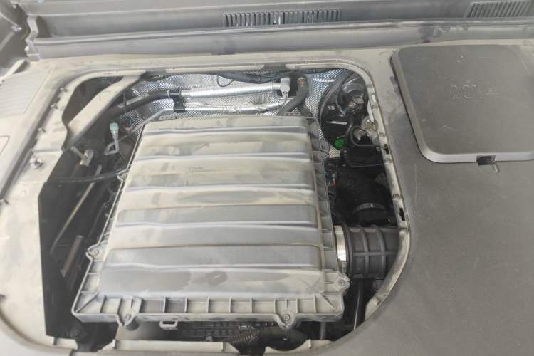 Used JETOUR Traveler 2023 2.0T All-Wheel-Drive CrossPRO Engine Bay