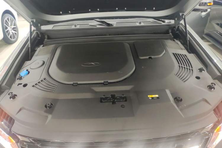 Used JETOUR Traveler 2023 2.0T All-Wheel-Drive CrossPRO Engine Bay