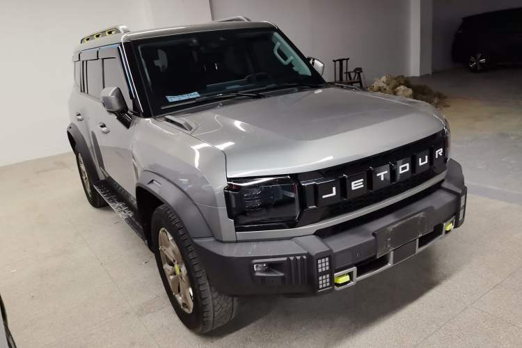 Used JETOUR Traveler 2023 2.0T Four-Wheel Drive Conqueror Front Right 45 Deg