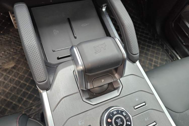 Used JETOUR Traveler 2023 2.0T All-Wheel-Drive CrossPRO Gear Lever