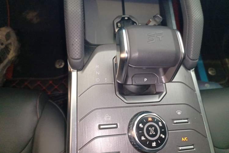 Used JETOUR Traveler 2023 2.0T All-Wheel-Drive Crosser Gear Lever