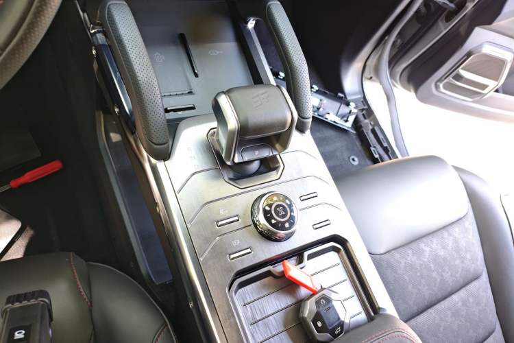 Used JETOUR Traveler 2023 2.0T All-Wheel-Drive CrossPRO Gear Lever
