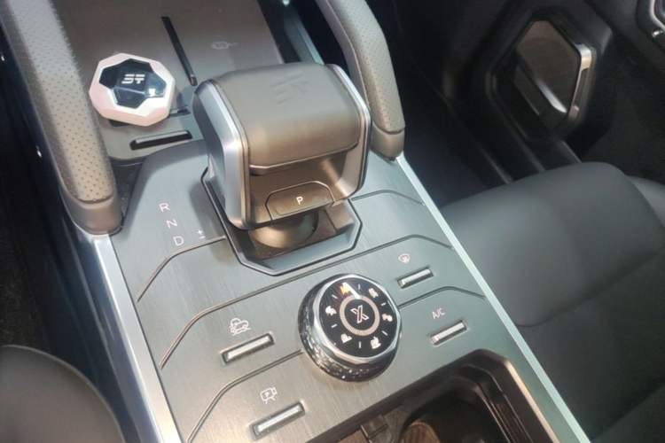 Used JETOUR Traveler 2023 2.0T All-Wheel-Drive CrossPRO Gear Lever
