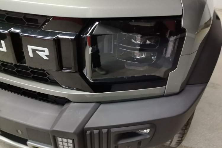 Used JETOUR Traveler 2023 2.0T Four-Wheel Drive Conqueror Left Front Headlight