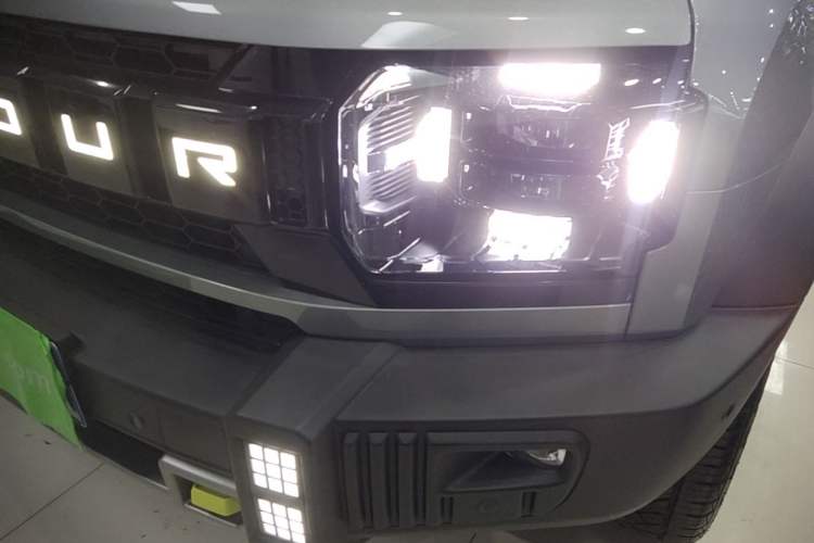 Used JETOUR Traveler 2023 2.0T All-Wheel Drive CrossPRO+ Left Front Headlight