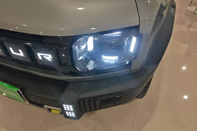 Used JETOUR Traveler 2023 2.0T All-Wheel Drive Conquer PRO Left Front Headlight