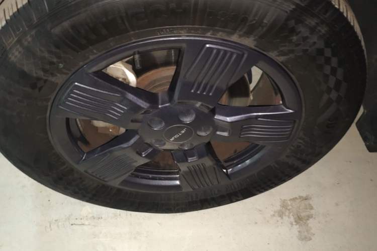 Used JETOUR Traveler 2023 1.5T Two-Wheel Drive Discovery PRO Left Front Wheel Hub
