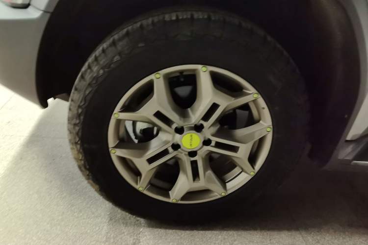 Used JETOUR Traveler 2023 2.0T Four-Wheel Drive Conqueror Left Front Wheel Hub
