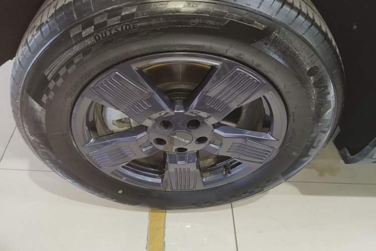 Used JETOUR Traveler 2023 1.5T Two-Wheel Drive Discovery PRO Left Front Wheel Hub