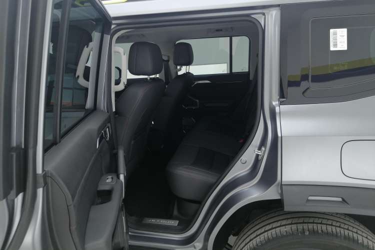 Used JETOUR Traveler 2023 2.0T All-Wheel-Drive CrossPRO Left Rear Seat