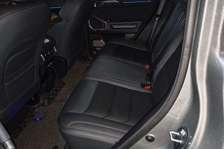Used JETOUR Traveler 2023 2.0T Four-Wheel Drive Conqueror Left Rear Seat