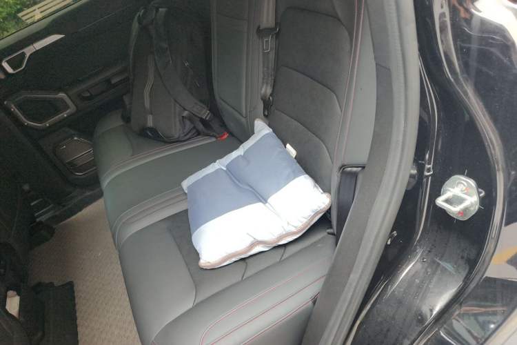 Used JETOUR Traveler 2023 2.0T All-Wheel Drive Conquer PRO Left Rear Seat