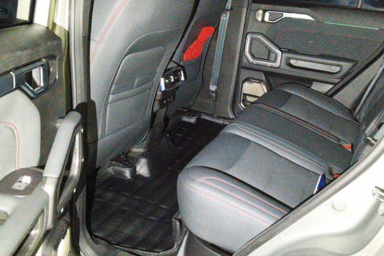 Used JETOUR Traveler 2023 2.0T All-Wheel Drive CrossPRO+ Left Rear Seat