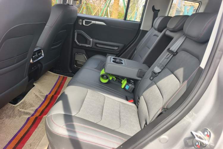 Used JETOUR Traveler 2023 2.0T Four-Wheel Drive Conqueror Left Rear Seat