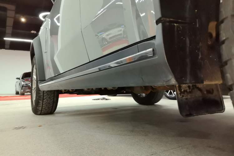 Used JETOUR Traveler 2023 2.0T Four-Wheel Drive Conqueror Left Side Sill