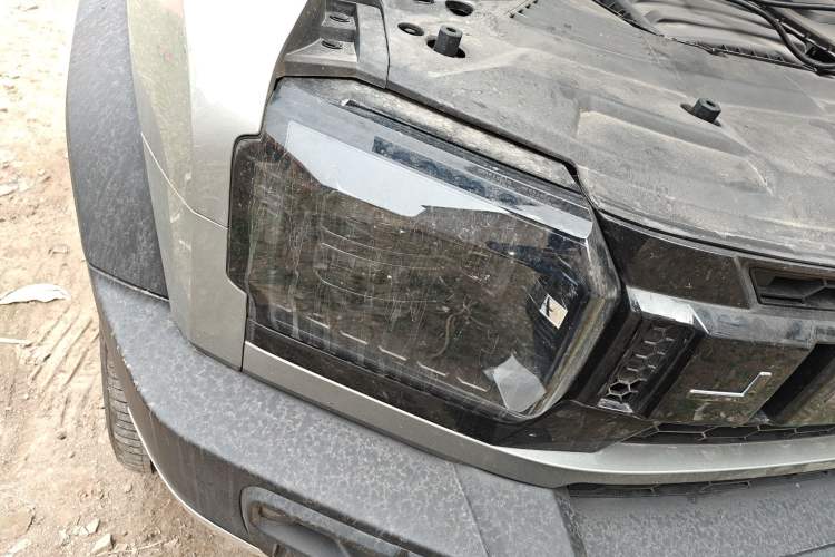 Used JETOUR Traveler 2023 2.0T All-Wheel-Drive CrossPRO Right Front Headlight